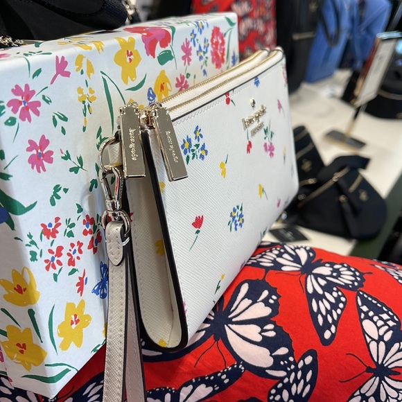 Kate Spade Staci Garden Bouquet Boxed Zip Wristlet
Cream Multi - Picture 3 of 16